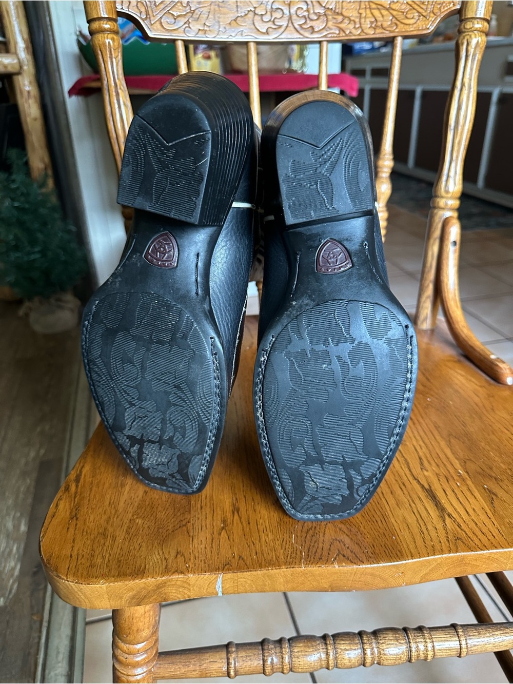 Women’s Ariat Black Embroidered Western Cowboy Boots. - Picture 2 of 6